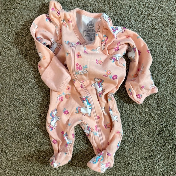 Newborn Baby Girl Sleep N Play Ultra Soft Unicorn Zip Footies EUC - Picture 5 of 7
